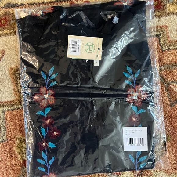 NWT In Packaging Roper Womens Split-V Floral Black Polyester L/S Blouse Sz Large - Picture 4 of 6